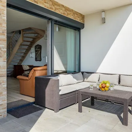 Trzypoziomowy Apartament W Rewalu Z Parkingiem I Tarasem By Renters * Rewal